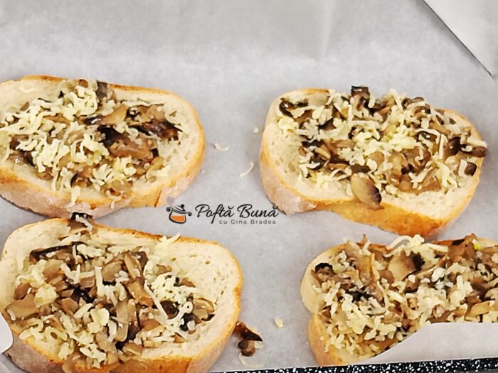 Tartine cu ciuperci si mozzarella sau cascaval