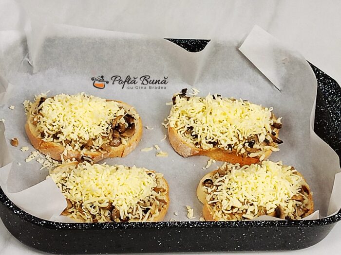 Tartine cu ciuperci si mozzarella sau cascaval