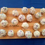 Bilute aperitiv din crema de branza, merisoare si nuci bilute aperitiv crema branza merisoare nuci reteta gina bradea 3 150x150 - Bilute aperitiv din crema de branza, merisoare si nuci