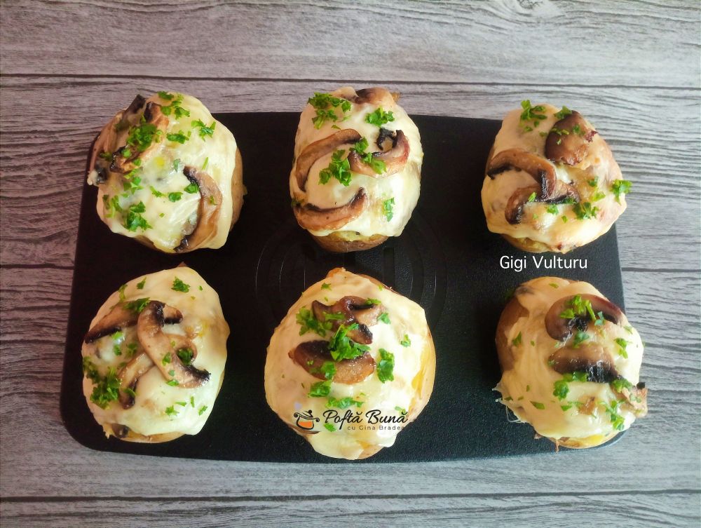 Cartofi cu ciuperci si cascaval la cuptor Cartofi cu ciuperci si cascaval la cuptor