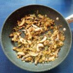 cartofi ciuperci cascaval cuptor reteta gina bradea 6 150x150 - Cartofi cu ciuperci si cascaval la cuptor