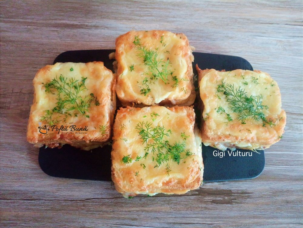 Sandvisuri cu mozzarella si bacon