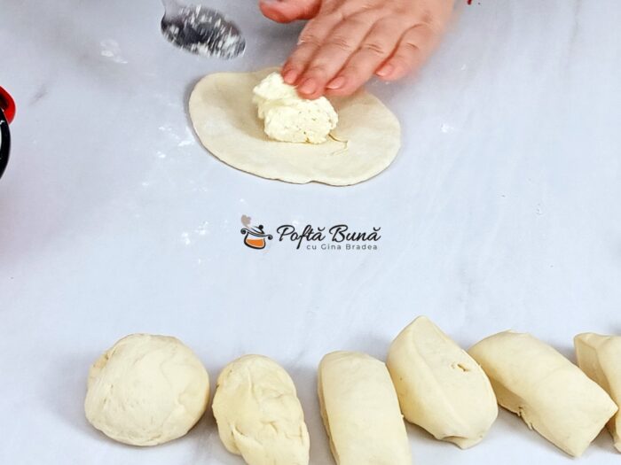 Poale-n brau cu branza sarata Branzoaice poale n brau cu branza sarata reteta gina bradea 5 700x525 - Poale-n brau cu branza sarata