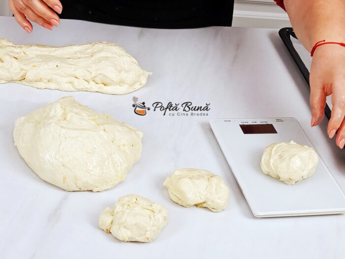 Mucenici moldovenesti de post insiropati cu nuca reteta gina bradea 3 700x525 - Mucenici moldovenesti de post insiropati