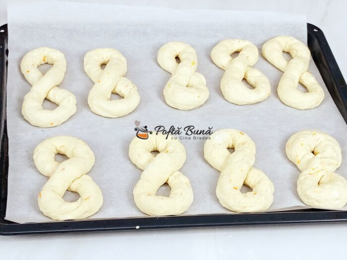 Mucenici moldovenesti de post insiropati cu nuca reteta gina bradea 5 700x525 - Mucenici moldovenesti de post insiropati