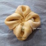 flori foietaj crema branza reteta gina bradea 2 150x150 - Flori din foietaj cu crema de branza