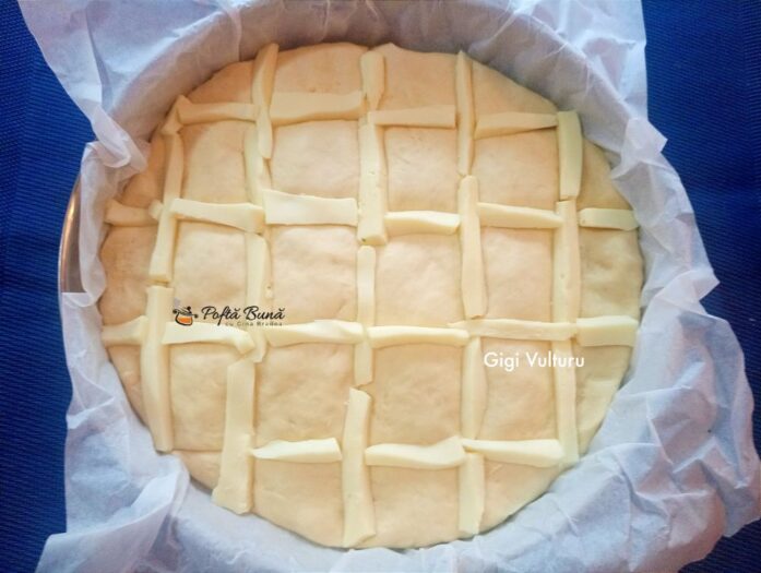 Paine cu unt si cascaval Paine cu unt si cascaval