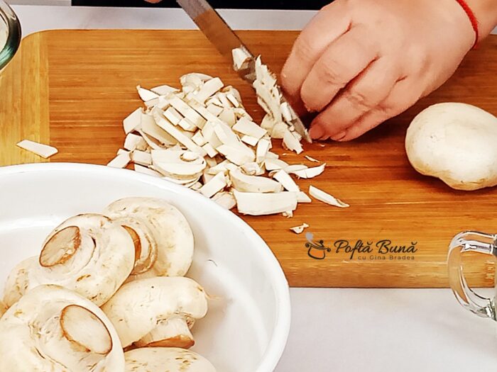 Ardei umpluti cu orez si ciuperci reteta de post Ardei umpluti cu orez si ciuperci reteta de post gina bradea 2 700x525 - Ardei umpluti cu orez si ciuperci reteta de post