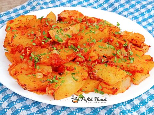 Cartofi cu sos de rosii si usturoi la cuptor