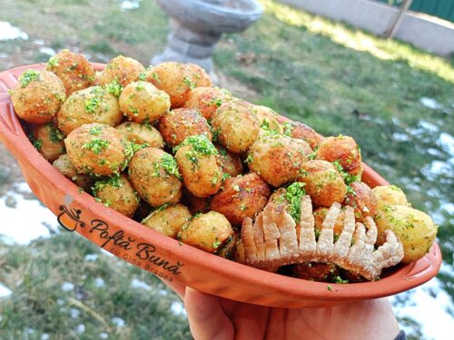 Cartofi noi cu usturoi si marar, la tigaie