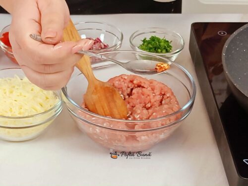 Lipii quesadilla cu carne tocata ardei si moozarella la tigaie reteta gina bradea 2 500x375 - Quesadilla cu carne tocata, legume si mozarella