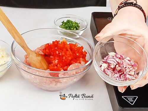 Lipii quesadilla cu carne tocata ardei si moozarella la tigaie reteta gina bradea 3 500x375 - Quesadilla cu carne tocata, legume si mozarella