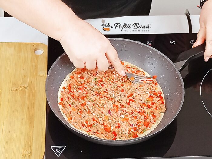 Lipii quesadilla cu carne tocata ardei si moozarella la tigaie reteta gina bradea 7 700x525 - Quesadilla cu carne tocata, legume si mozarella