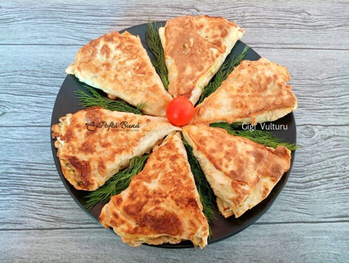 Lipii cu pesto si ketchup lipii umplute pane reteta gina bradea 1 697x525 - Lipii cu pesto si ketchup