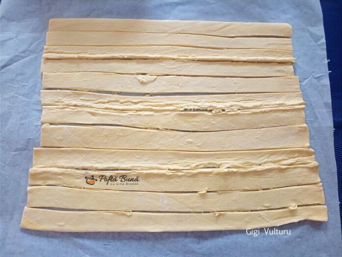 Melci din foietaj cu crema de vanilie si stafide Melci din foietaj cu crema de vanilie si stafide