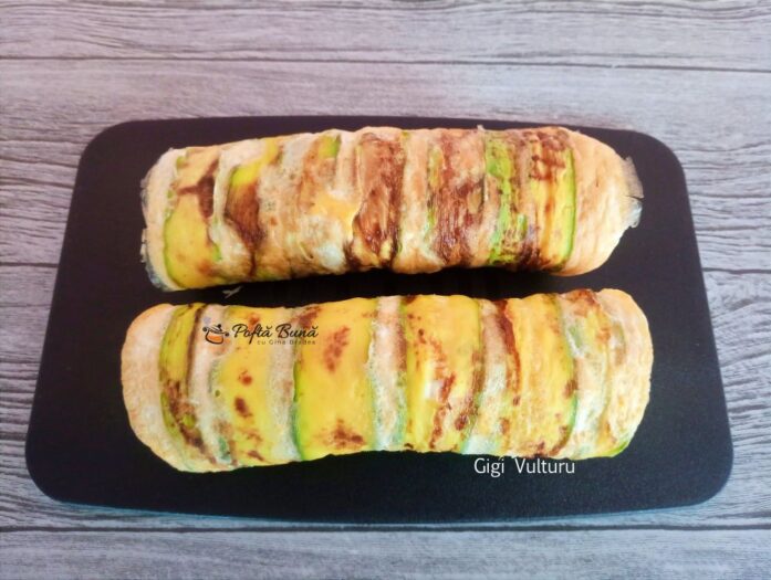 Omleta cu dovlecei, crema de branza si avocado Omleta cu dovlecei, crema de branza si avocado