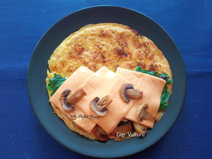 Omleta cu spanac, ciuperci si branza topita