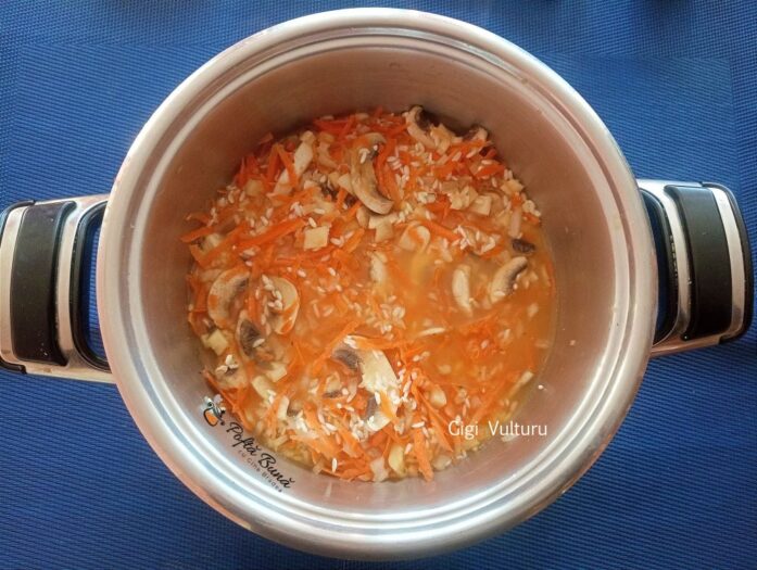 orez ciuperci ciocanele cuptor reteta gina bradea 3 697x525 - Orez cu ciuperci si ciocanele la cuptor