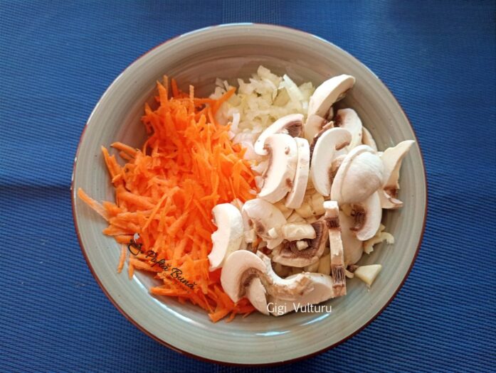 Orez cu ciuperci si ciocanele la cuptor