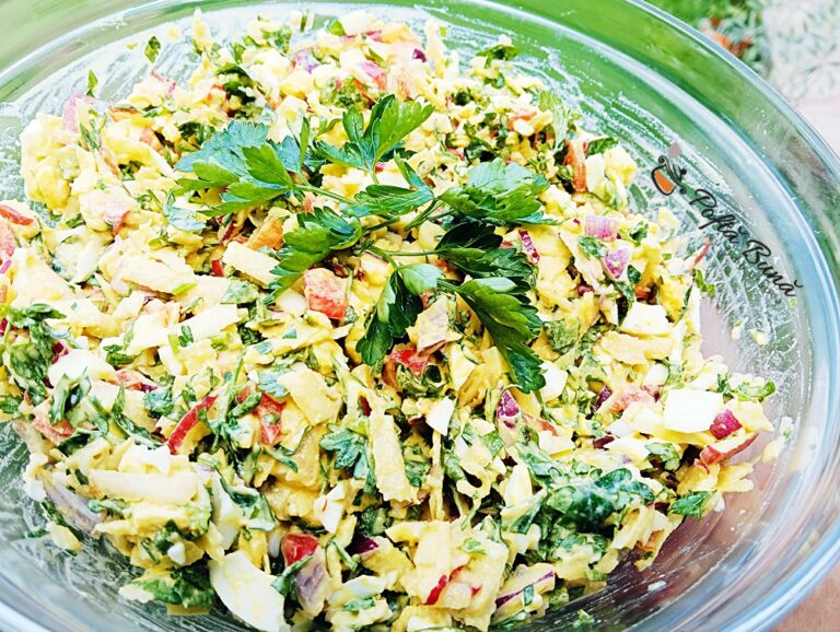 Salata de oua fierte cu ceapa si mere