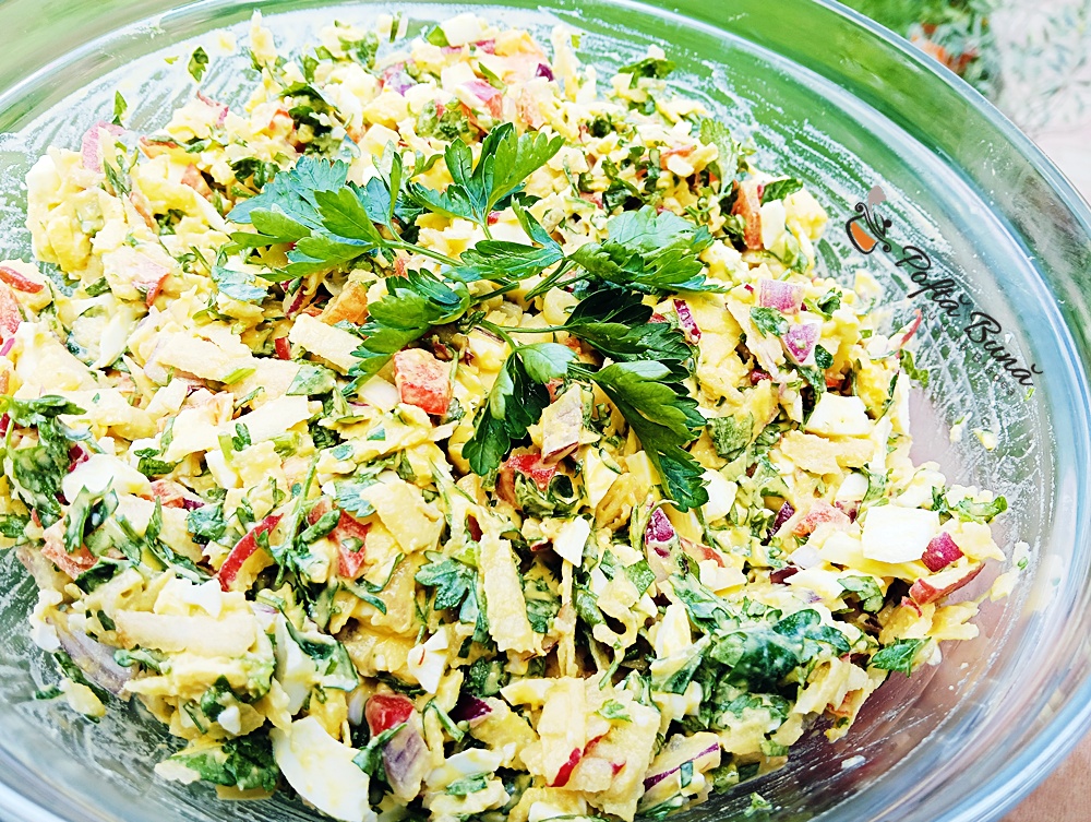 Salata de oua fierte cu ceapa si mere