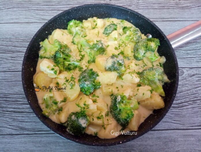 Cartofi cu broccoli si smantana Cartofi cu broccoli si smantana