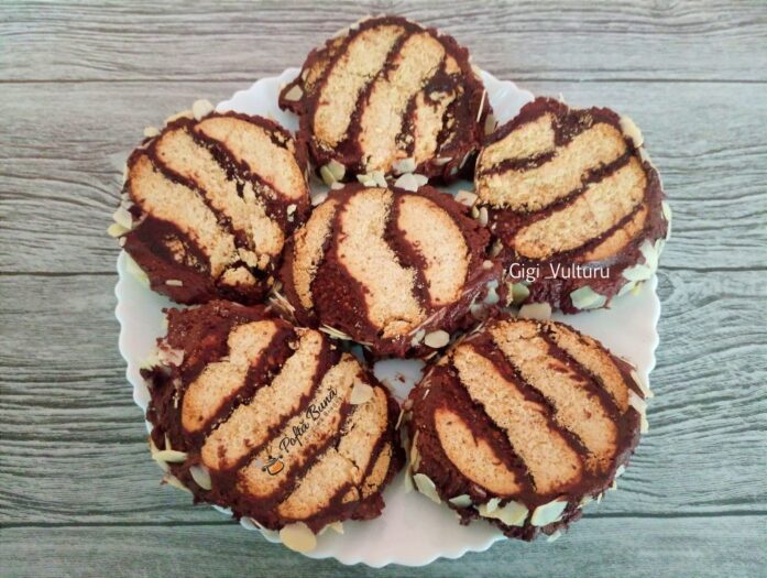 Desert din biscuiti si crema de ciocolata