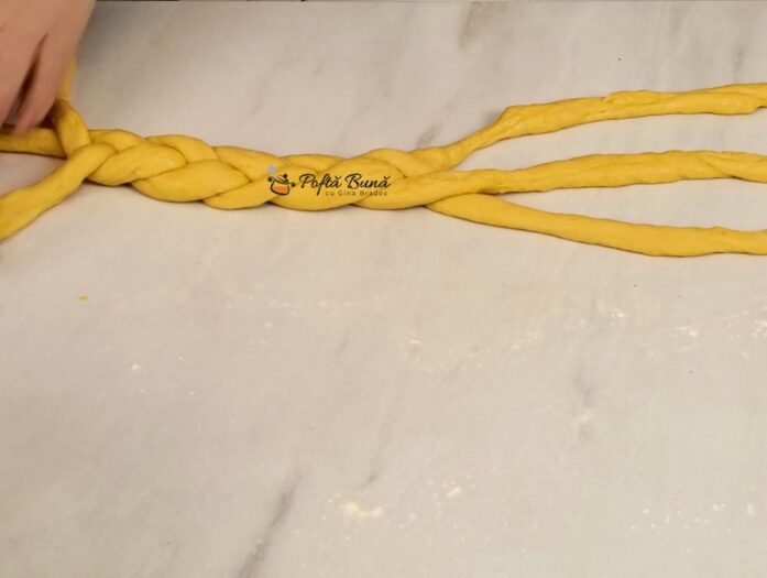 pasca branza stafide reteta gina bradea 11 697x525 - Pasca cu branza si stafide reteta traditionala