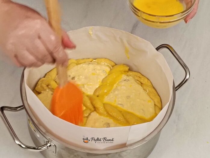 pasca branza stafide reteta gina bradea 3 697x525 - Pasca cu branza si stafide reteta traditionala