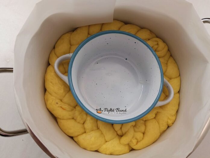 pasca branza stafide reteta gina bradea 4 697x525 - Pasca cu branza si stafide reteta traditionala