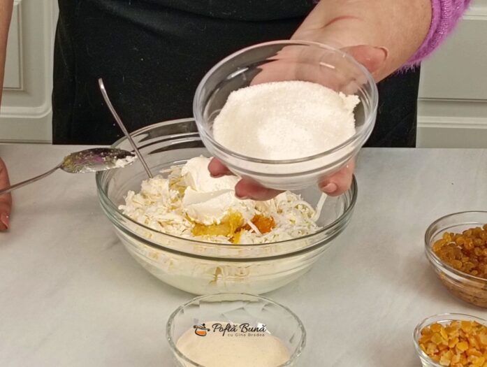 pasca branza stafide reteta gina bradea 7 697x525 - Pasca cu branza si stafide reteta traditionala