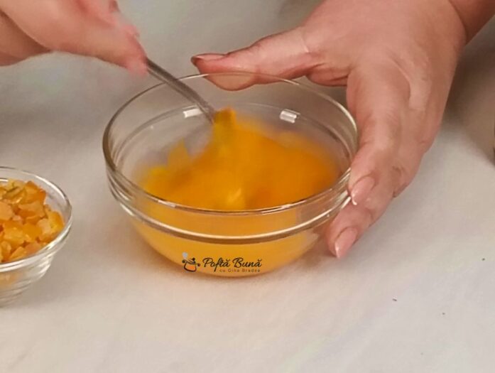 pasca branza stafide reteta gina bradea 8 697x525 - Pasca cu branza si stafide reteta traditionala