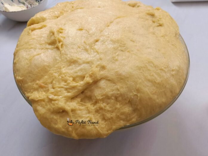 pasca branza stafide reteta gina bradea 9 697x525 - Pasca cu branza si stafide reteta traditionala