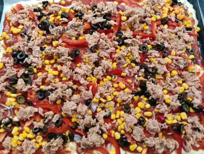 Pizza cu ton si legume pizza cu ton legume reteta gina bradea 697x525 - Pizza cu ton si legume