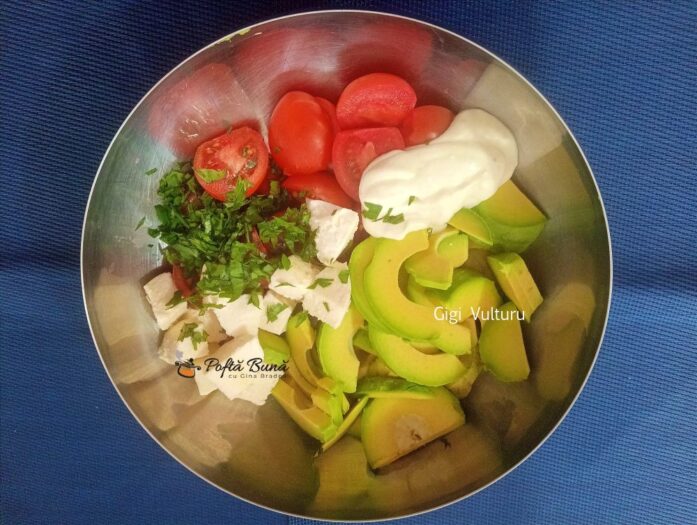 Salata de avocado cu rosii cherry si mozzarella Salata de avocado cu rosii cherry si mozzarella