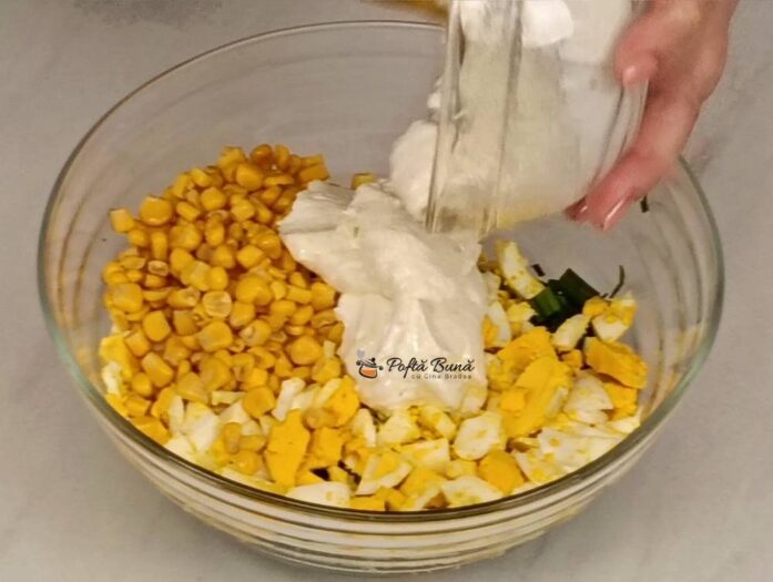 Salata de oua cu castraveti Salata de oua cu castraveti