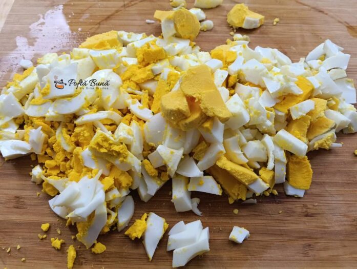 Salata de oua cu castraveti Salata de oua cu castraveti