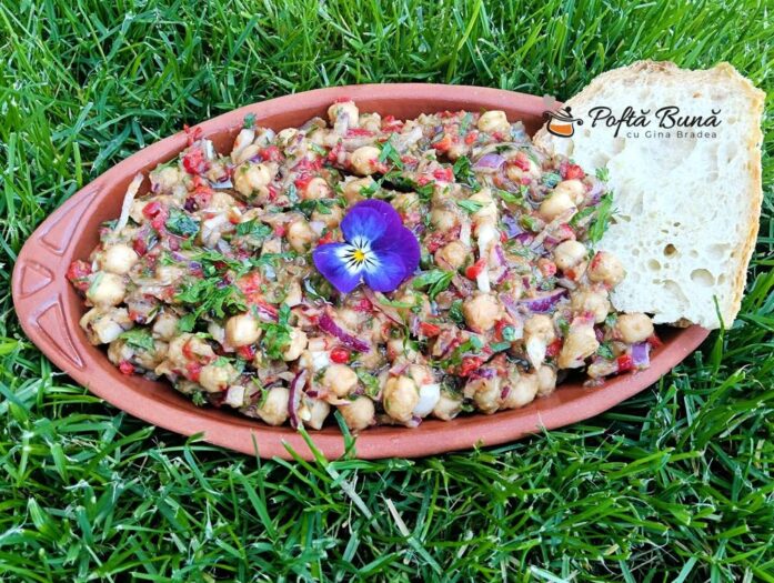Salata de vinete cu naut si ardei copti Salata de vinete cu naut si ardei copti reteta gina bradea 1 697x525 - Salata de vinete cu naut si ardei copti