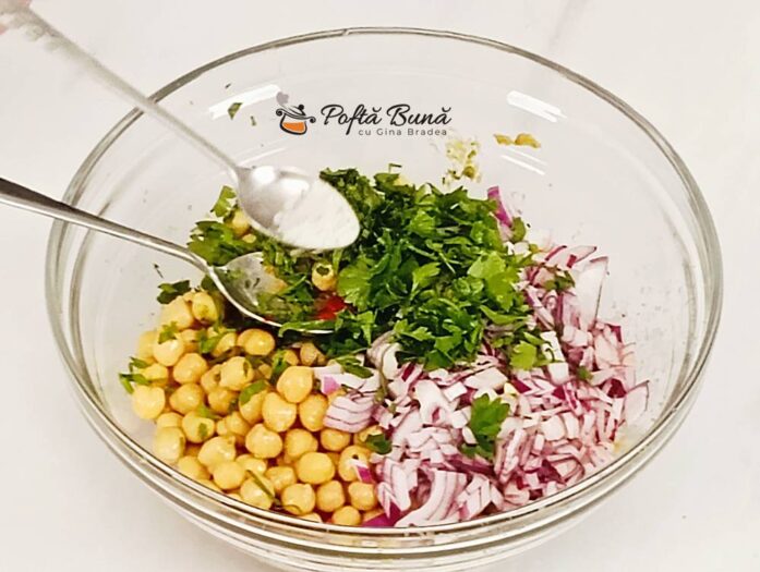 Salata de vinete cu naut si ardei copti reteta gina bradea 4 697x525 - Salata de vinete cu naut si ardei copti