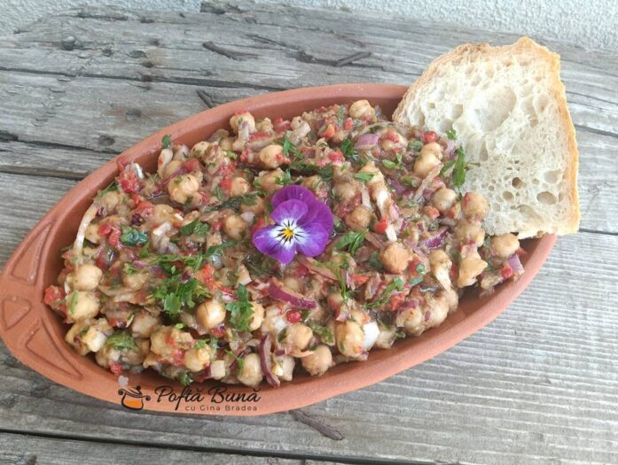 Salata de vinete cu naut si ardei copti Salata de vinete cu naut si ardei copti