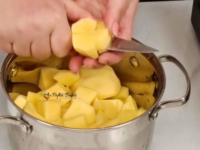 Piure de cartofi cu unt si smantana Piure de cartofi cu unt si smantana