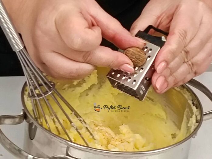 Piure de cartofi cu unt si smantana Piure de cartofi cu unt si smantana