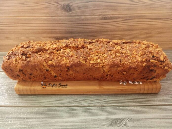 Chec din albusuri cu arahide, cocos si ciocolata Chec din albusuri cu arahide, cocos si ciocolata