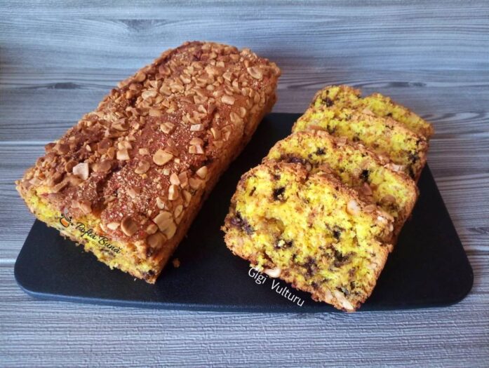 Chec din albusuri cu arahide, cocos si ciocolata Chec din albusuri cu arahide, cocos si ciocolata