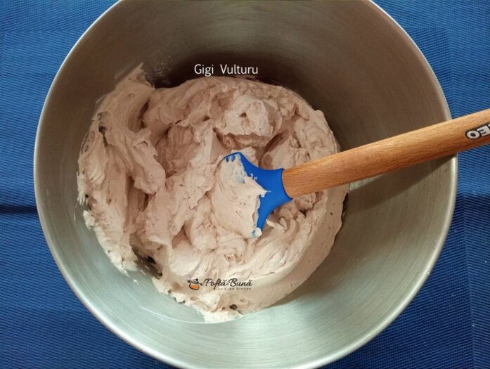 Cheesecake cu napolitane si crema de ciocolata