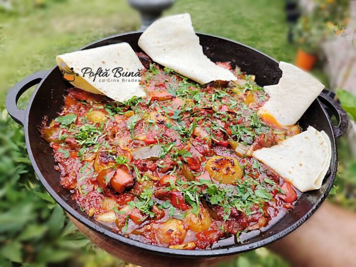 Tocana de vita cu legume reteta turceasca Tocanita de vita cu legume reteta turceasca ghiveci gina bradea 5 700x525 - Tocana de vita cu legume reteta turceasca