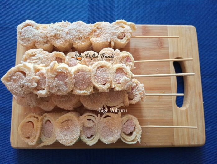 Frigarui pane din lipii si carnati Frigarui pane din lipii si carnati