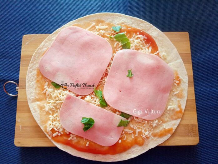 Lipii cu pesto si ketchup Lipii cu pesto si ketchup