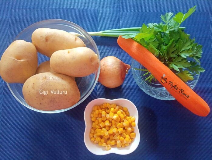 Salata de cartofi copti cu porumb, ceapa si morcov