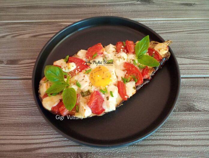 Vinete cu oua, rosii si mozzarella la cuptor Vinete cu oua, rosii si mozzarella la cuptor